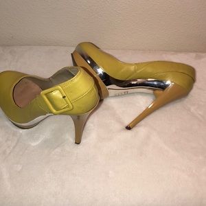 ❌SOLD❌ Yellow Pumps/Heels